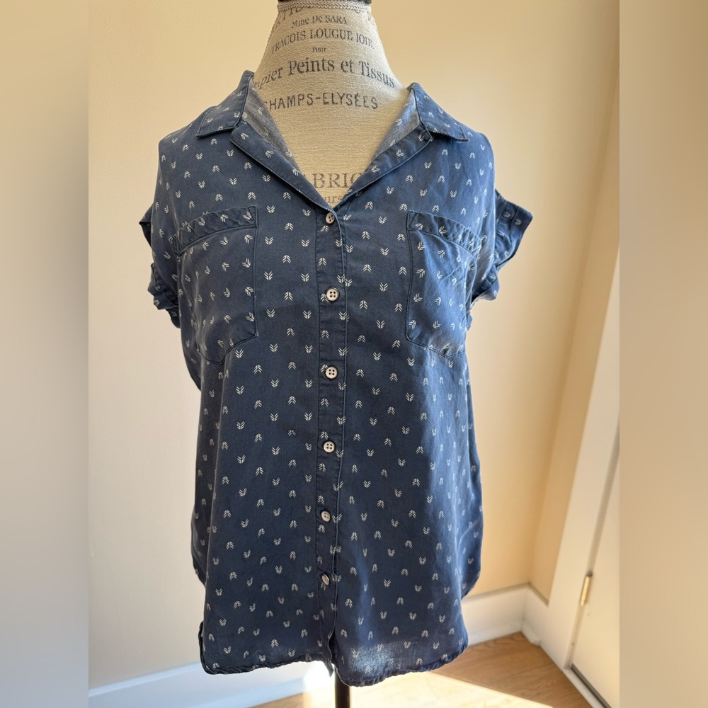 JACHS Girlfriend Blue Button-Down Shirt with White Pattern